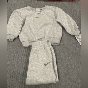 NWT! Nike Light Gray 2 piece set. Joggers and crew neck sweatshirt. 24 months.